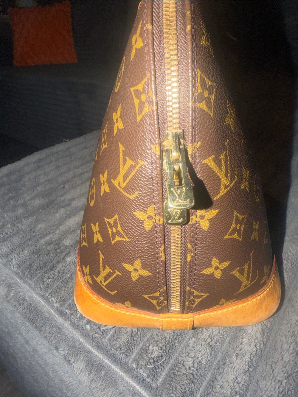 Louis Vuitton Brown Monogram Alma pm Satchel with Tan Trim(lock key&dust bag) - Picture 16 of 17